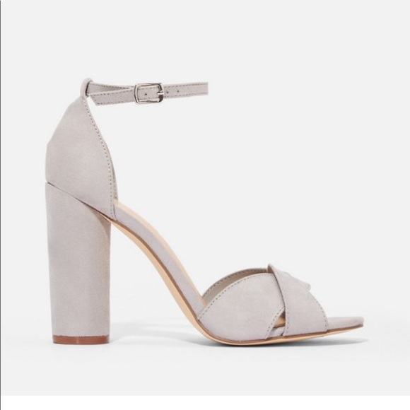 NWB HEELS - Picture 2 of 8